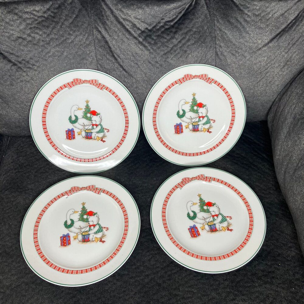 Anchor Dinnerware Holiday Memories Christmas Salad Dessert 8” Plates Set of 4